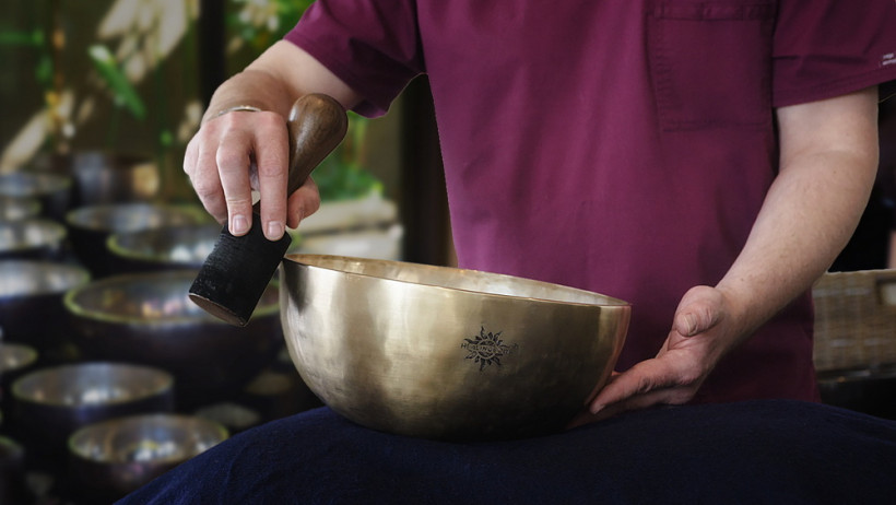 Чем отличаются кованые поющие чаши от кристаллических. Кованые поющие чаши Healingbowl - изображение 9